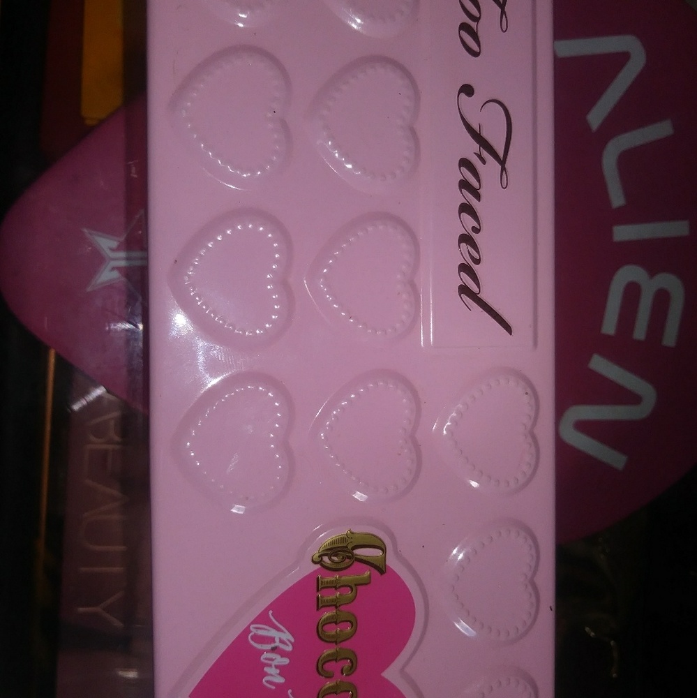 Too Faced Chocolate bon-bons palette